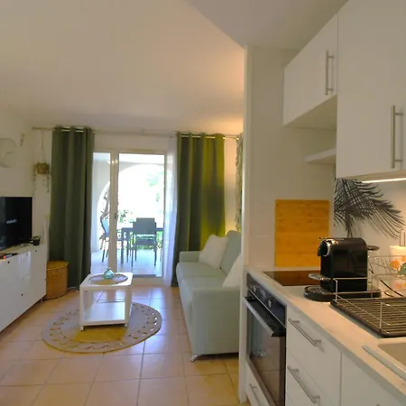 Апартаменты Le Hameau De La Pinede Studio-cabine Piscine Clim Wifi Parking Mer By Hc Йер