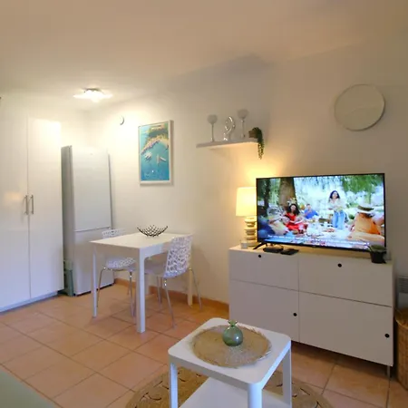 Apartment Le Hameau De La Pinede Studio-cabine Piscine Clim Wifi Parking Mer By Hc