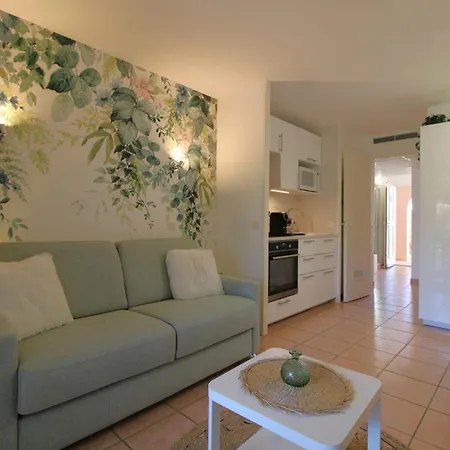 Le Hameau De La Pinede Studio-cabine Piscine Clim Wifi Parking Mer By Hc Йер