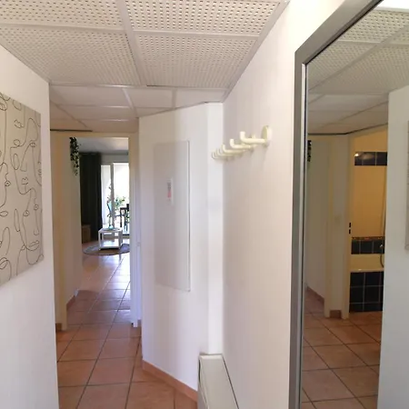 Le Hameau De La Pinede Studio-cabine Piscine Clim Wifi Parking Mer By Hc Apartment